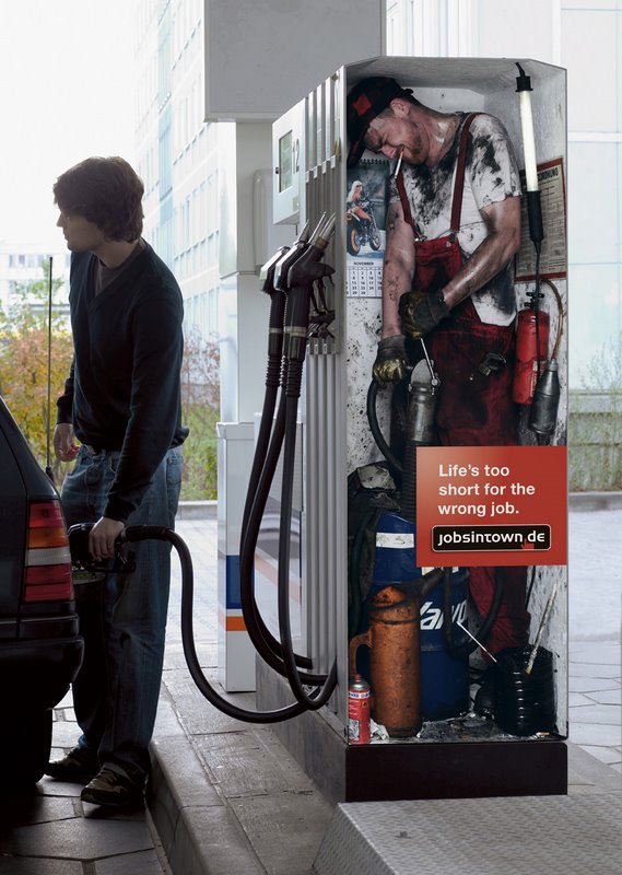 Jobsintown[1].de-Petrol pump.jpg